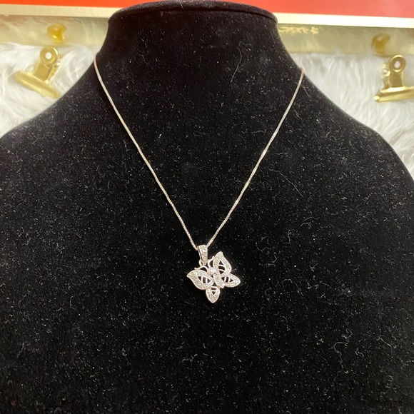 Exquisite Sterling Silver 925 Butterfly Diamond Necklace - Picture 4 of 9